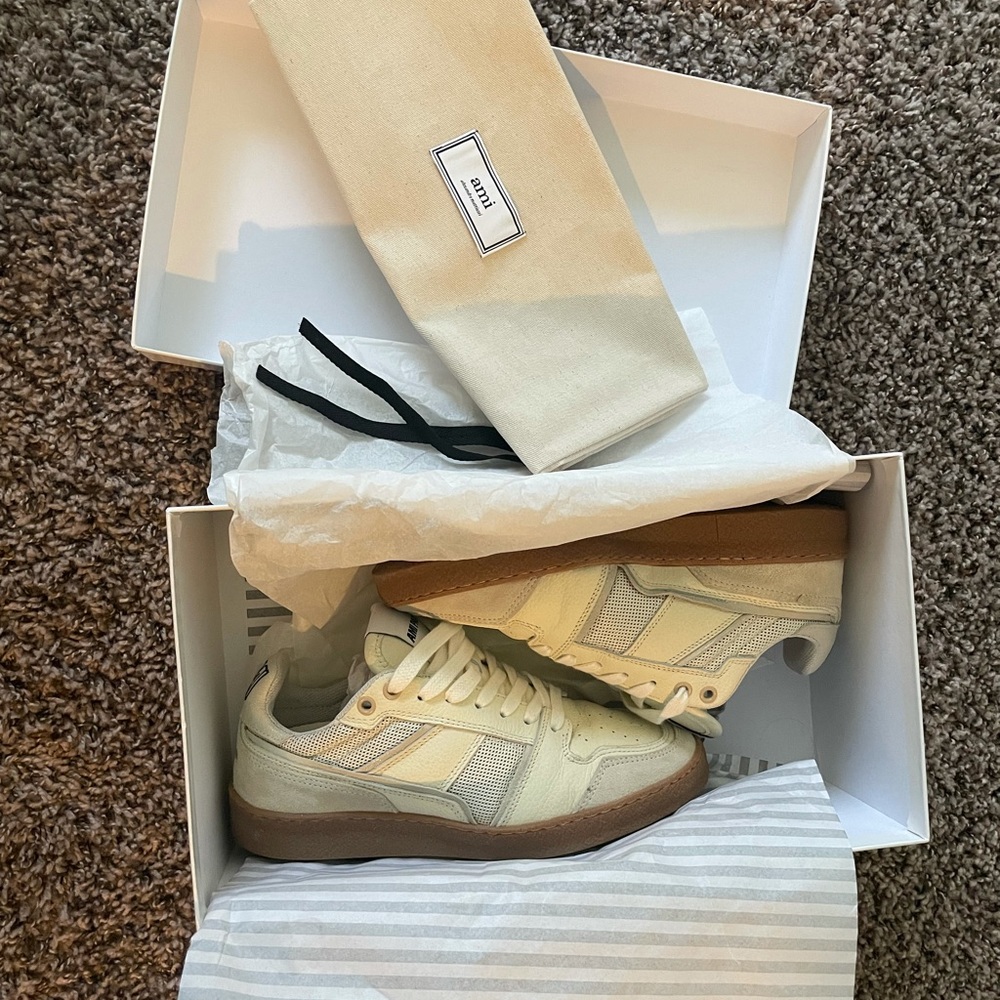 Ami Paris classic low top sneakers